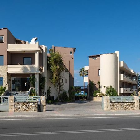 Hotel Haris On The Beach Agia Marina  ภายนอก รูปภาพ