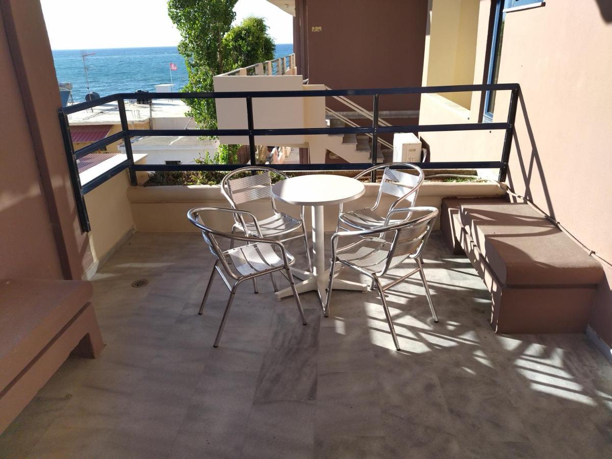 Hotel Haris On The Beach Agia Marina  ภายนอก รูปภาพ
