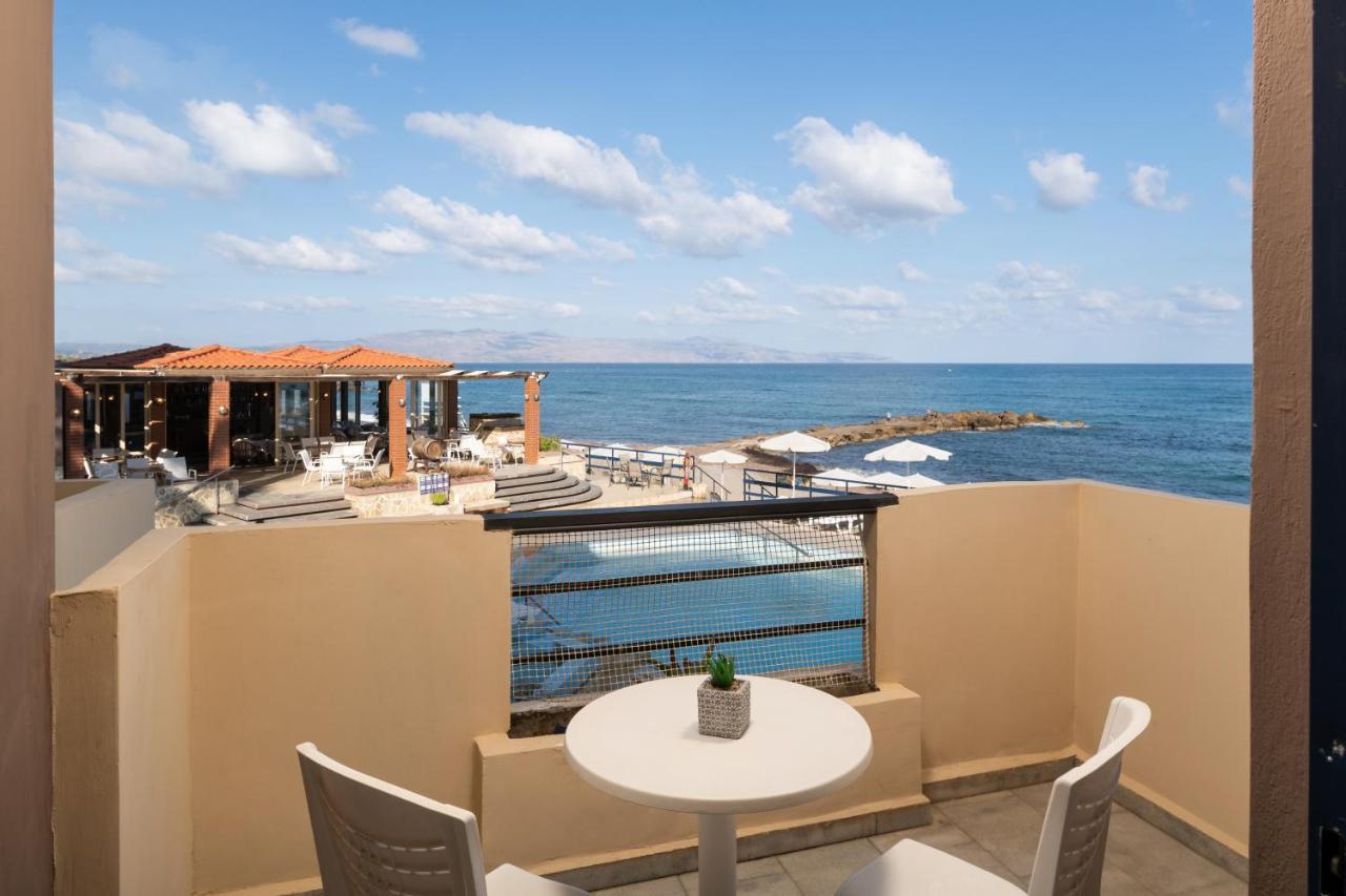 Hotel Haris On The Beach Agia Marina  ภายนอก รูปภาพ