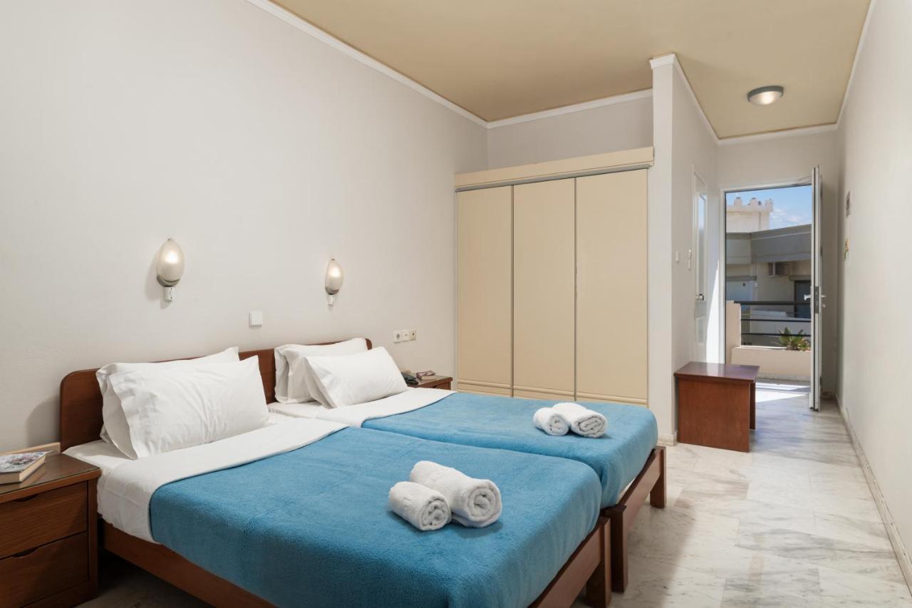 Hotel Haris On The Beach Agia Marina  ภายนอก รูปภาพ