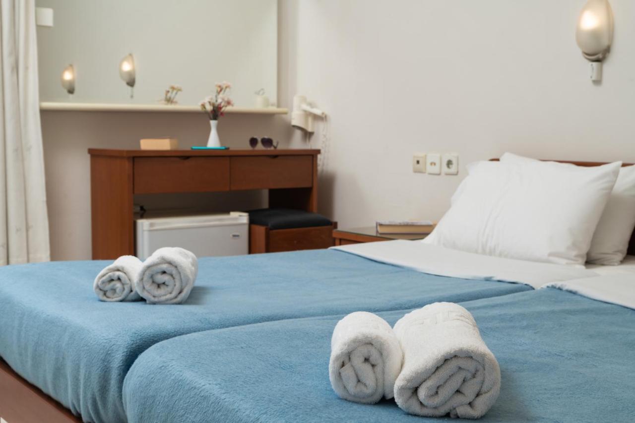 Hotel Haris On The Beach Agia Marina  ภายนอก รูปภาพ