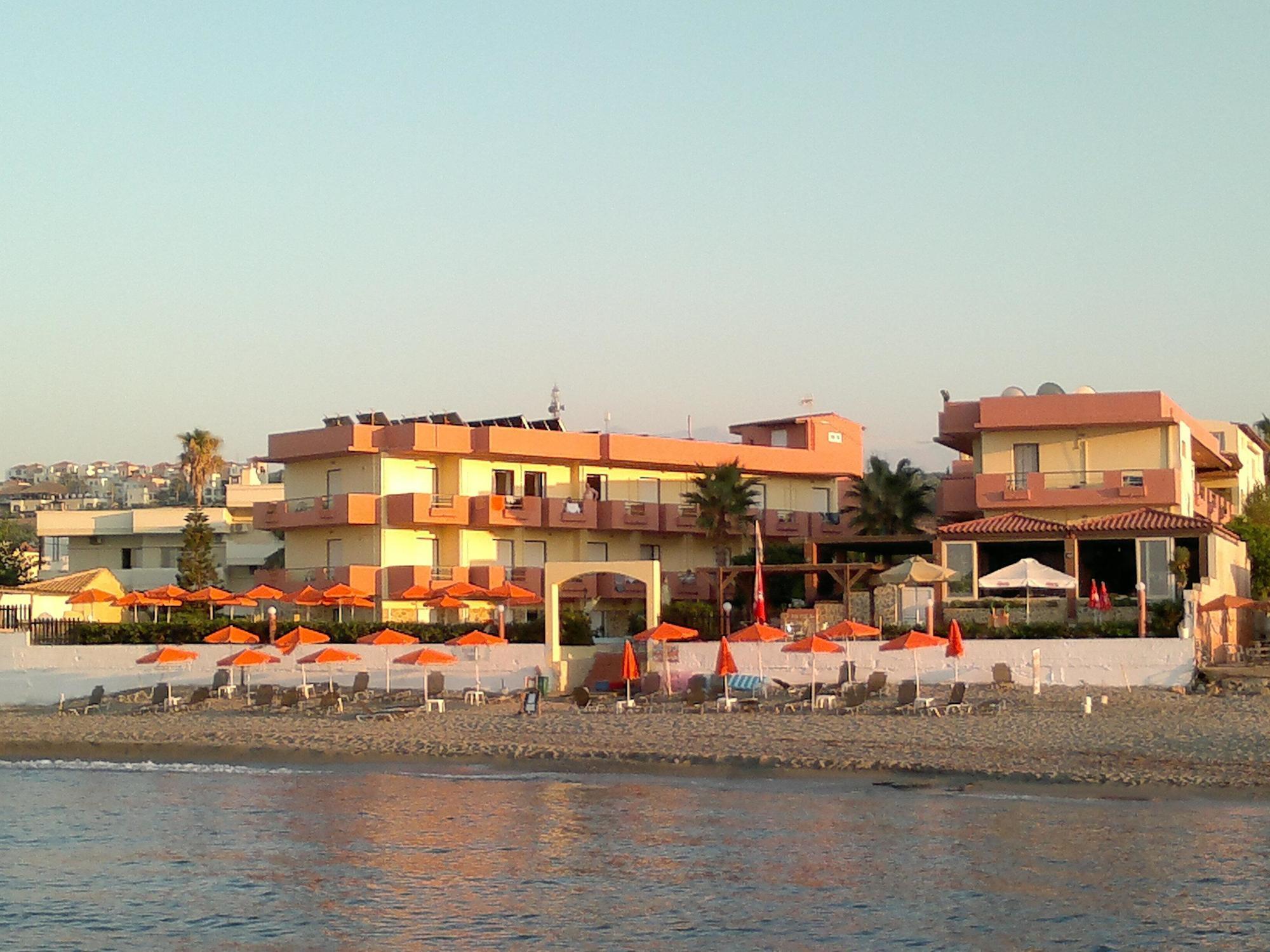 Hotel Haris On The Beach Agia Marina  ภายนอก รูปภาพ