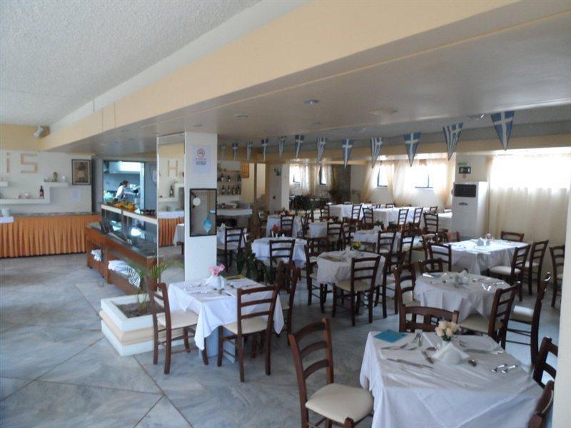 Hotel Haris On The Beach Agia Marina  ภายนอก รูปภาพ