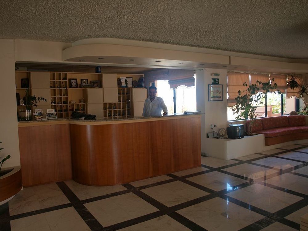 Hotel Haris On The Beach Agia Marina  ภายนอก รูปภาพ