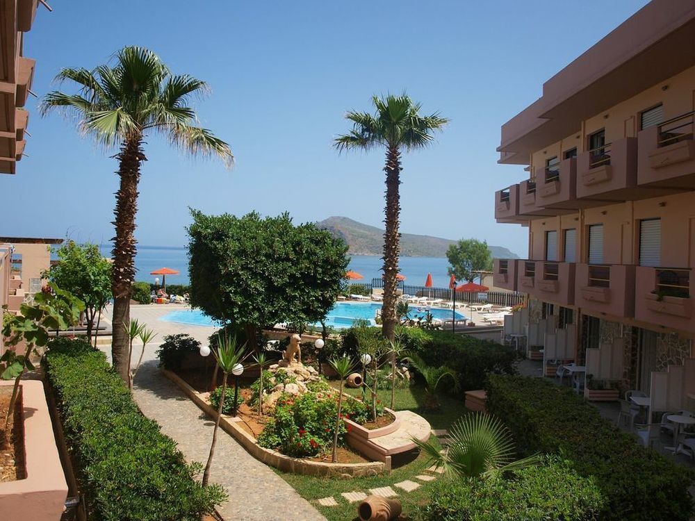 Hotel Haris On The Beach Agia Marina  ภายนอก รูปภาพ